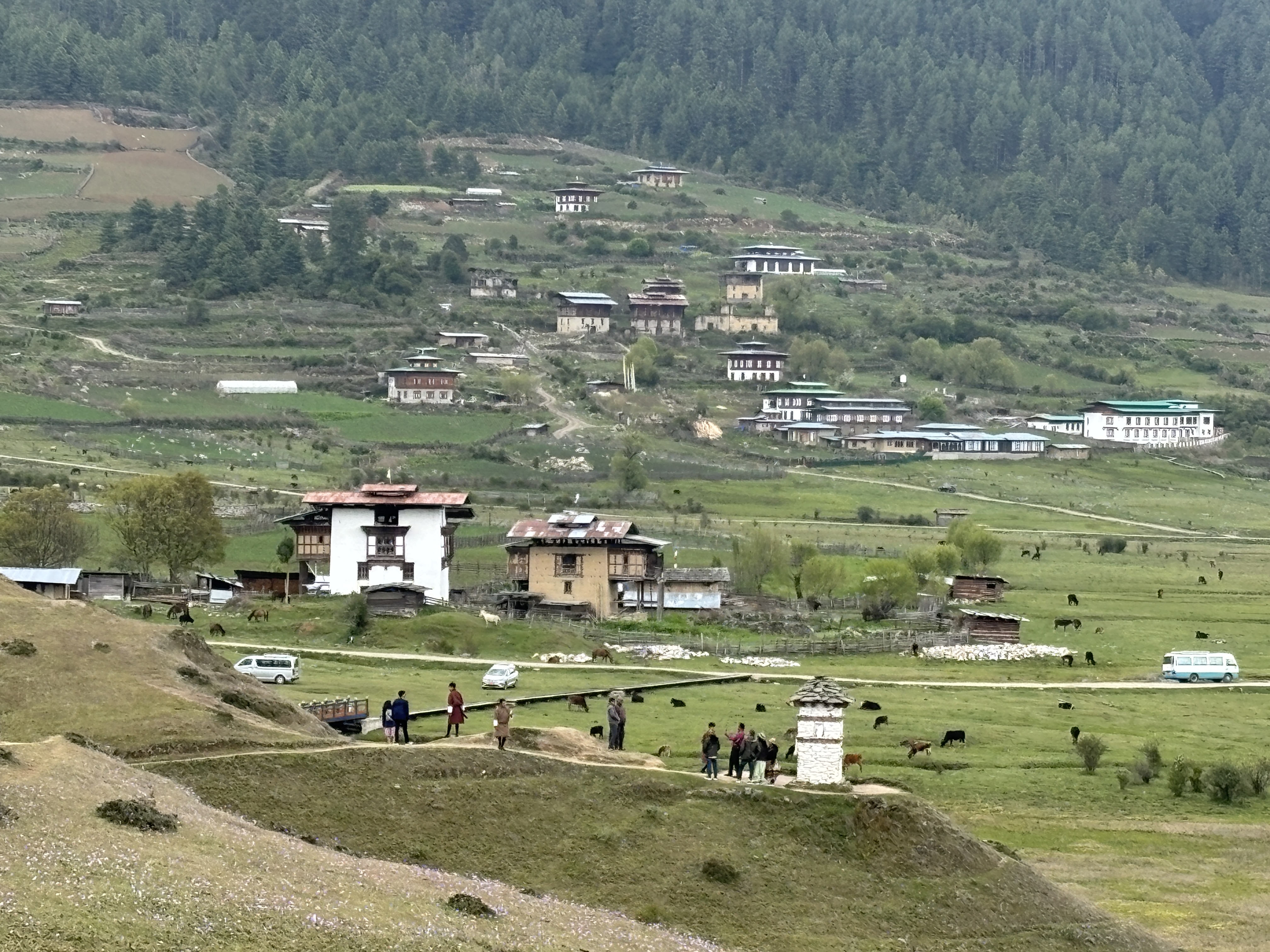 The village along the trail — where the yak wool deals appeared