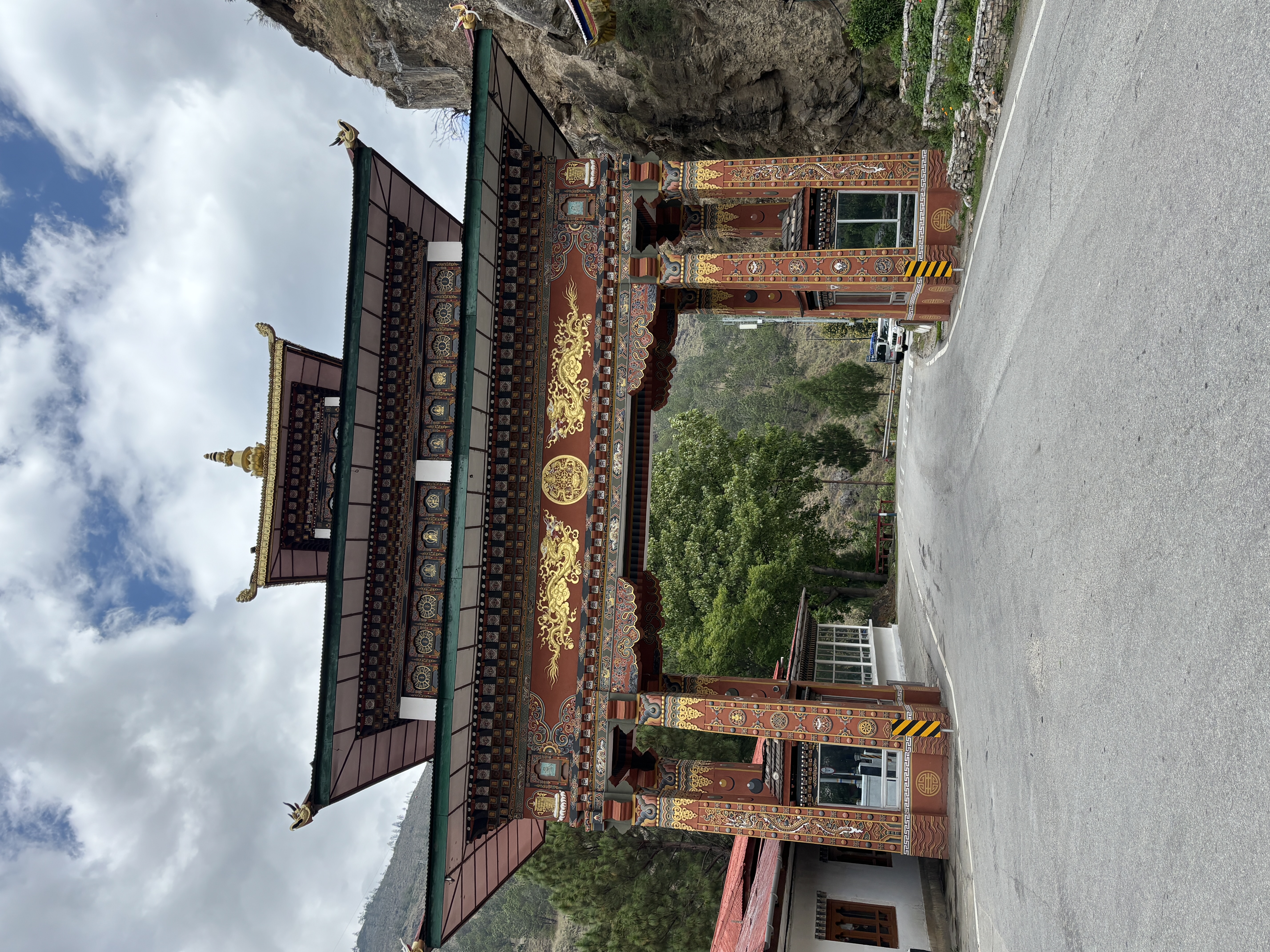 The gate at the Chhuzom Bridge