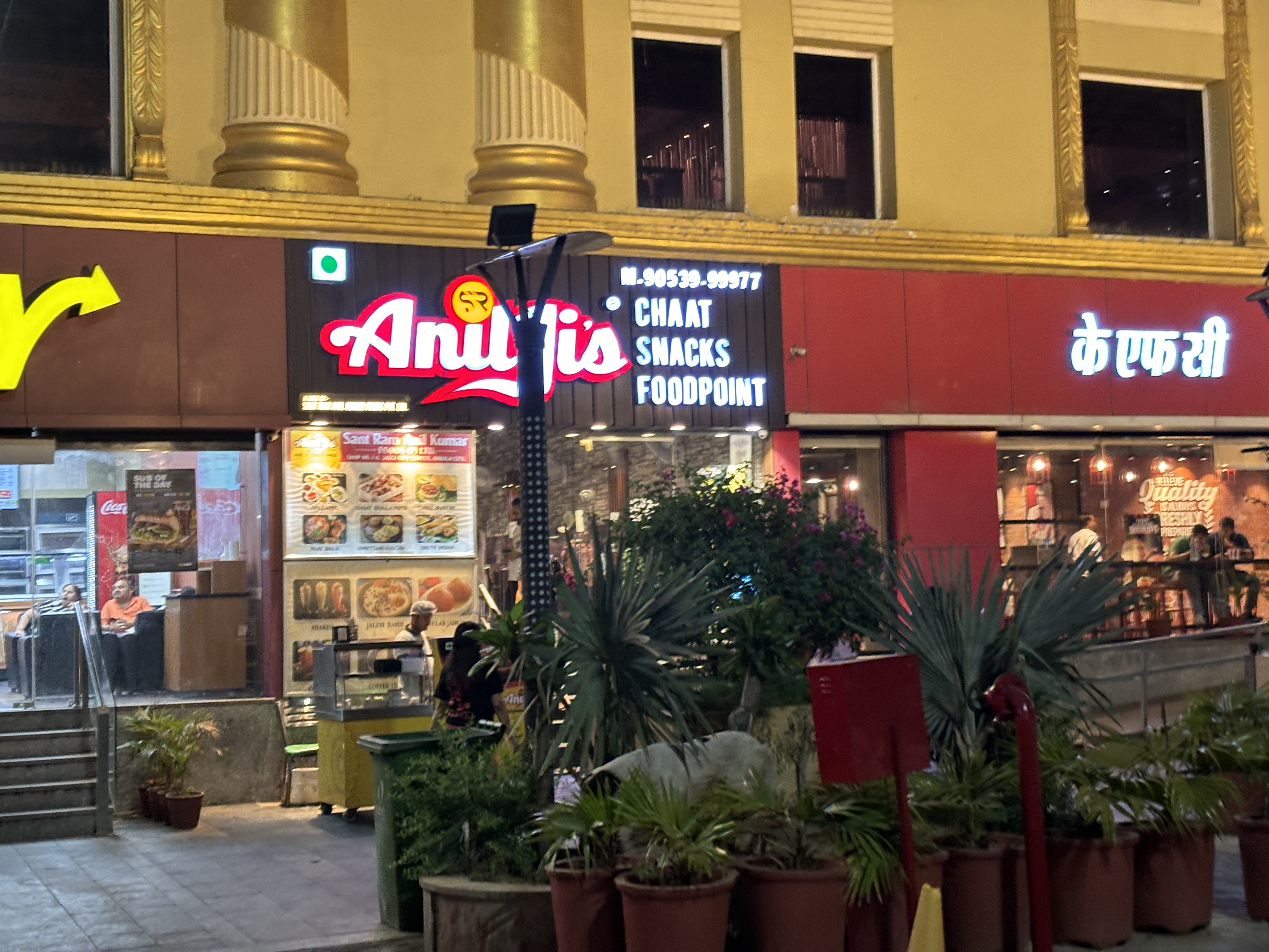 Anil Ji Chaat waale, we tried based on online reviews, and turned out amazing