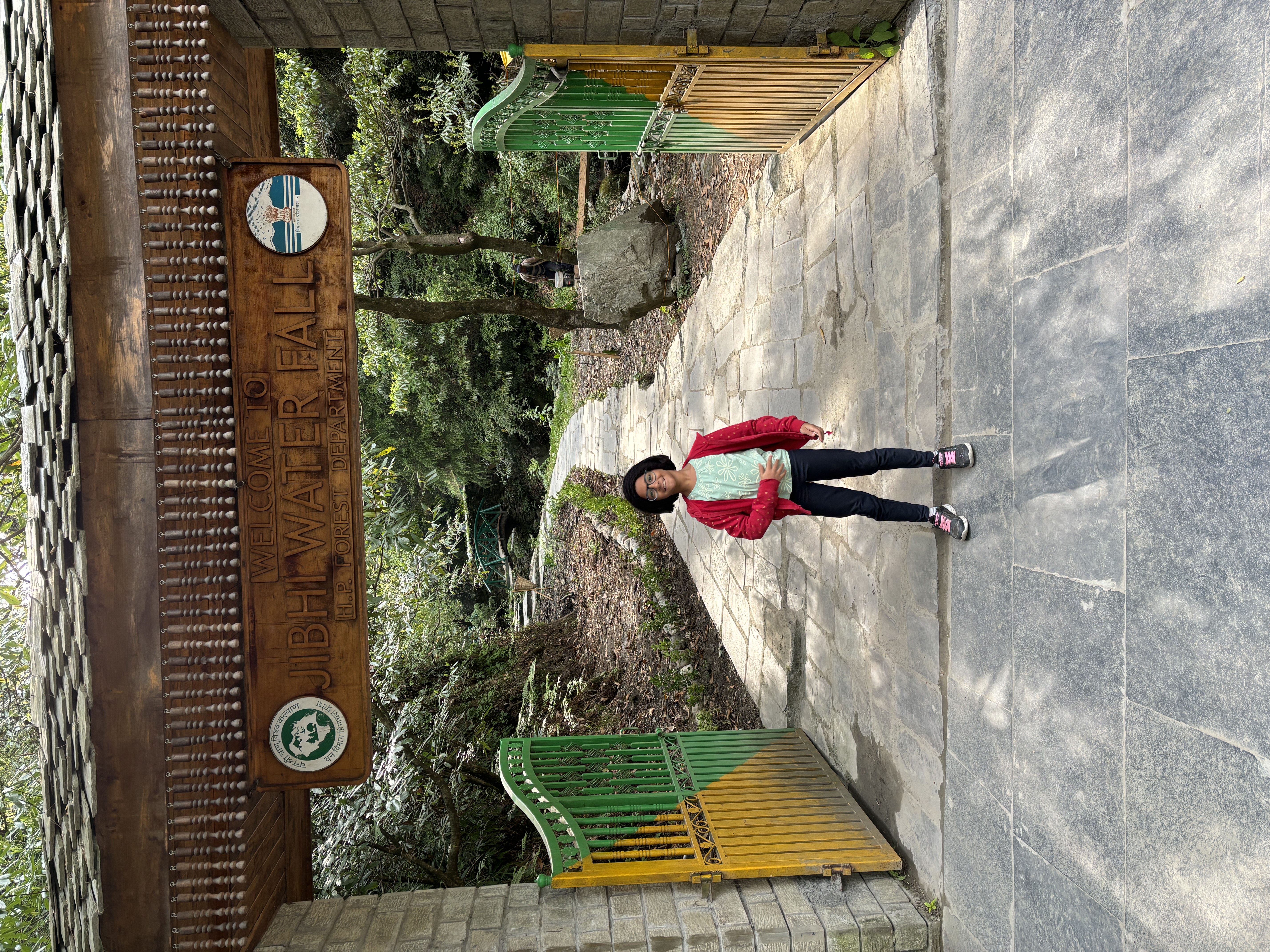 The entry from the road for the Jibhi waterfall