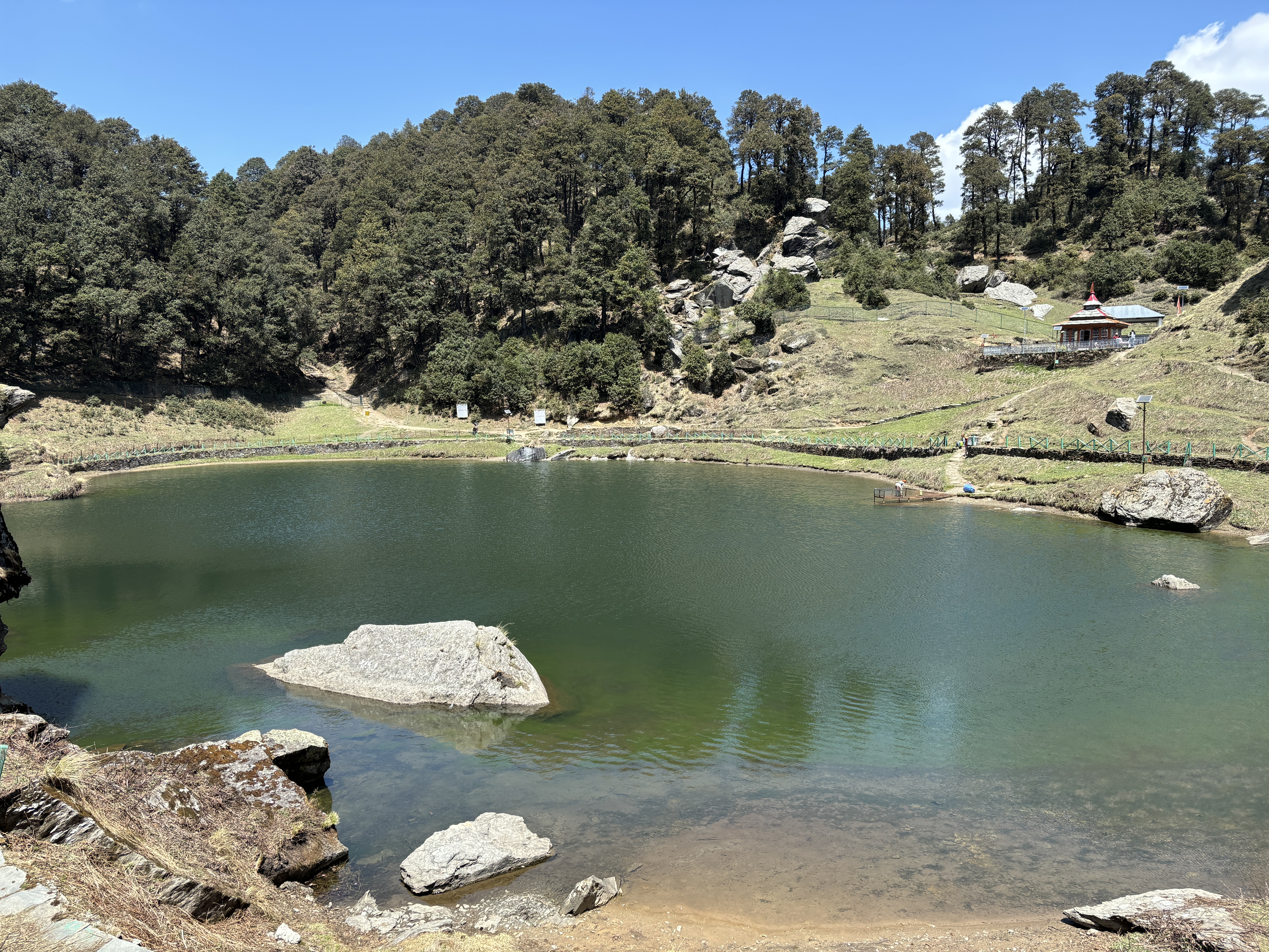 The beautiful views of the Serolskar lake
