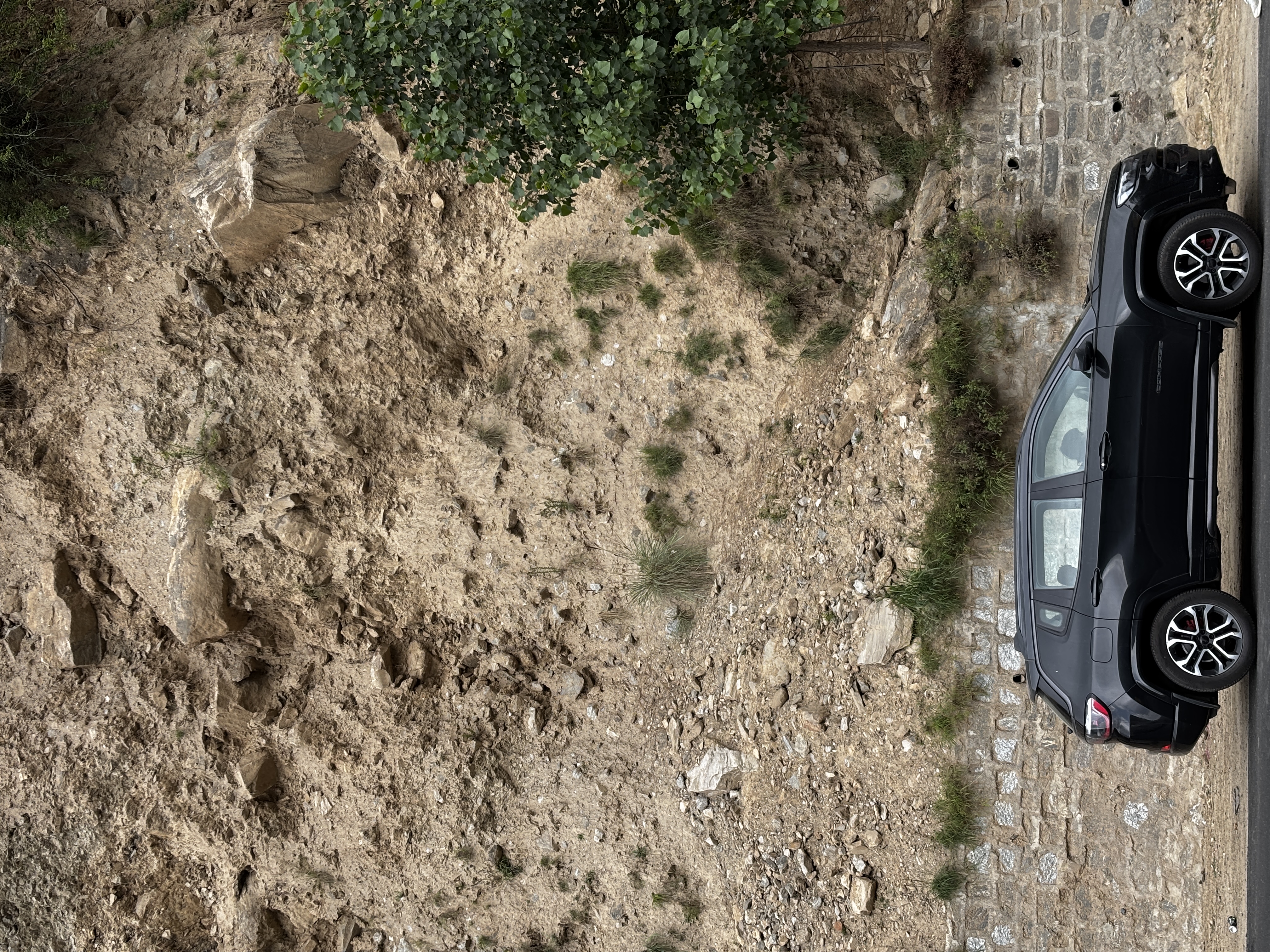 Taking a quick break near Kullu on the riverbanks