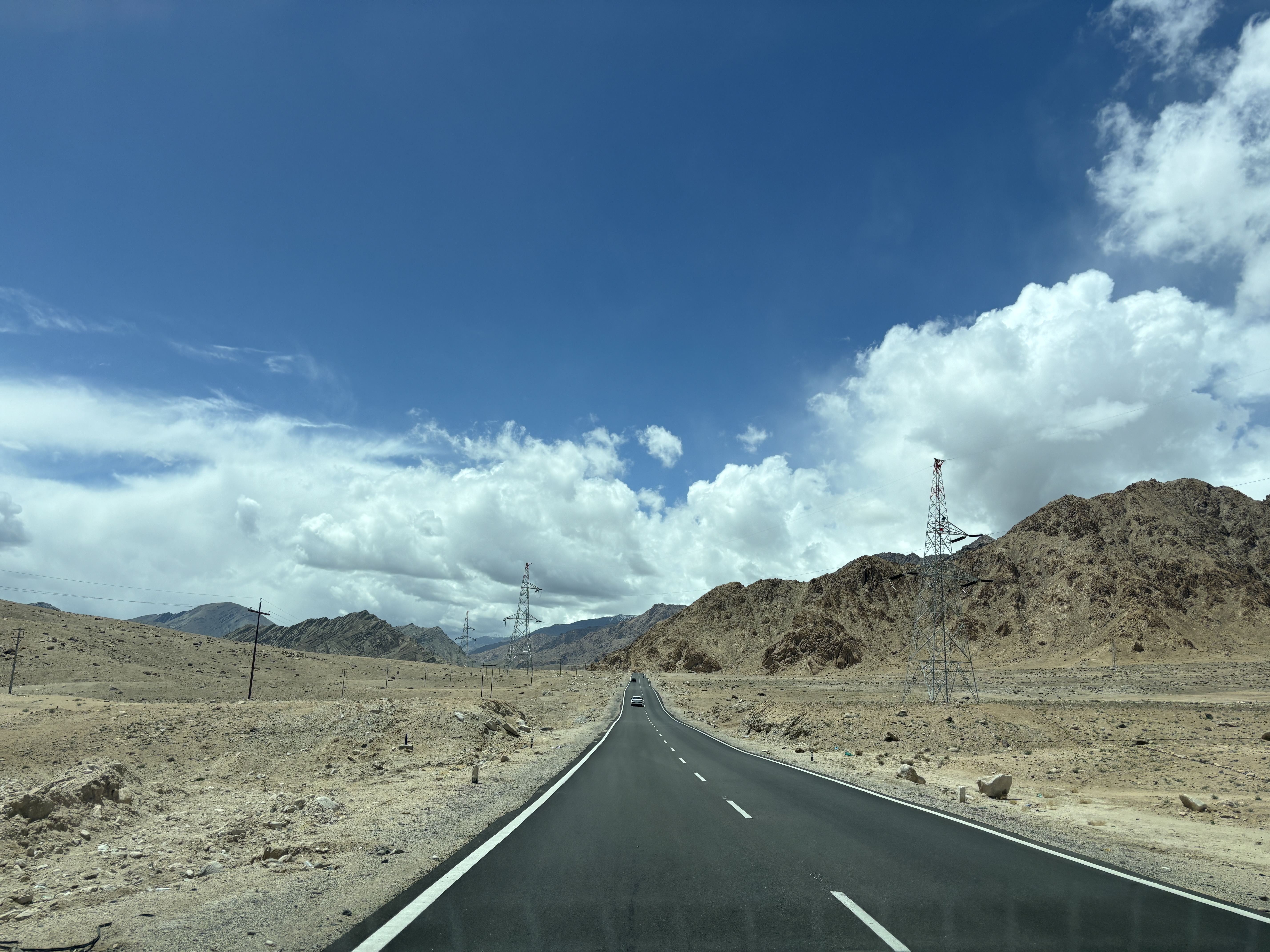 Beautiful drive through Ladakh countryside
