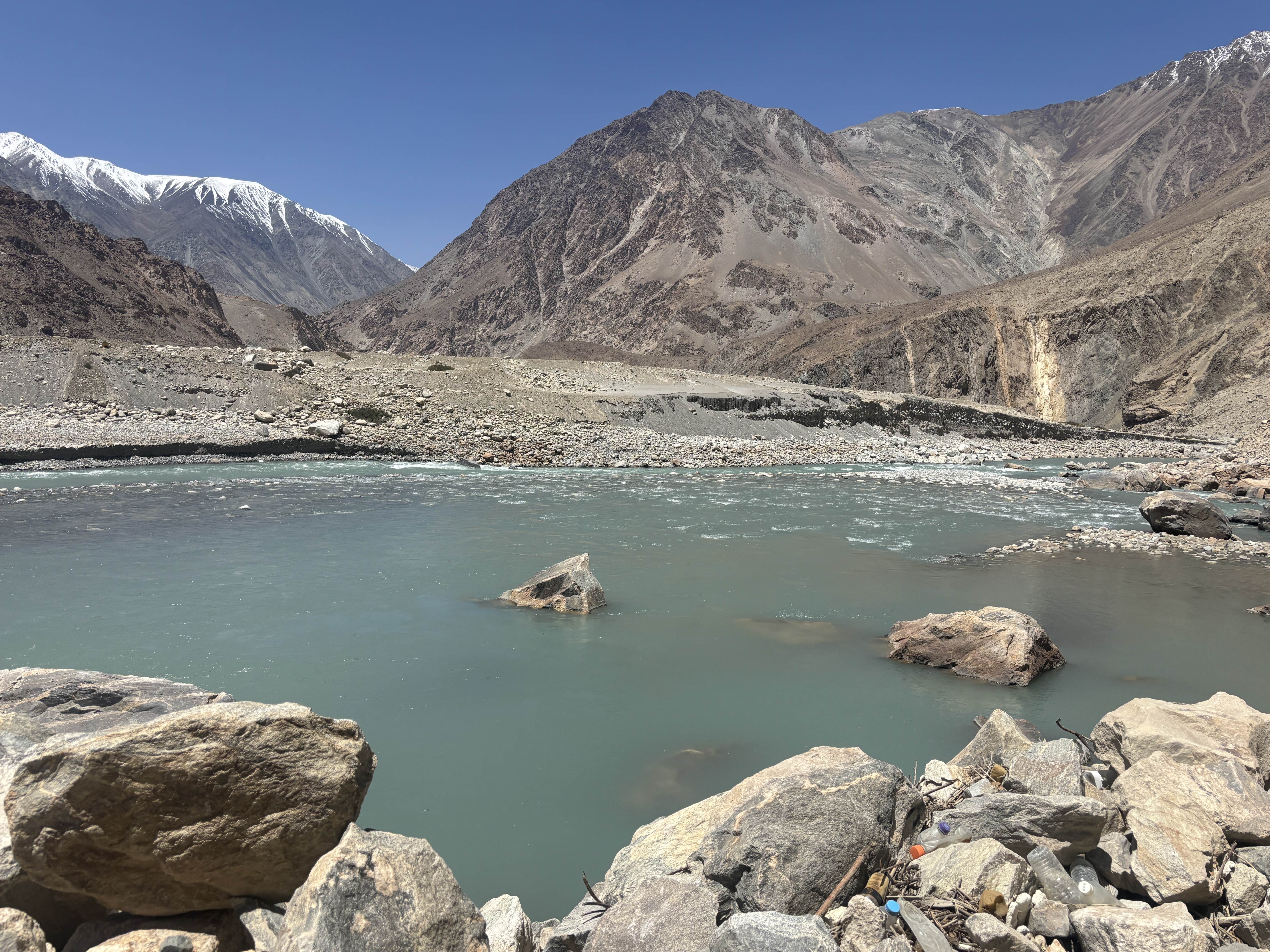 Starting the scenic drive to Nubra Valley