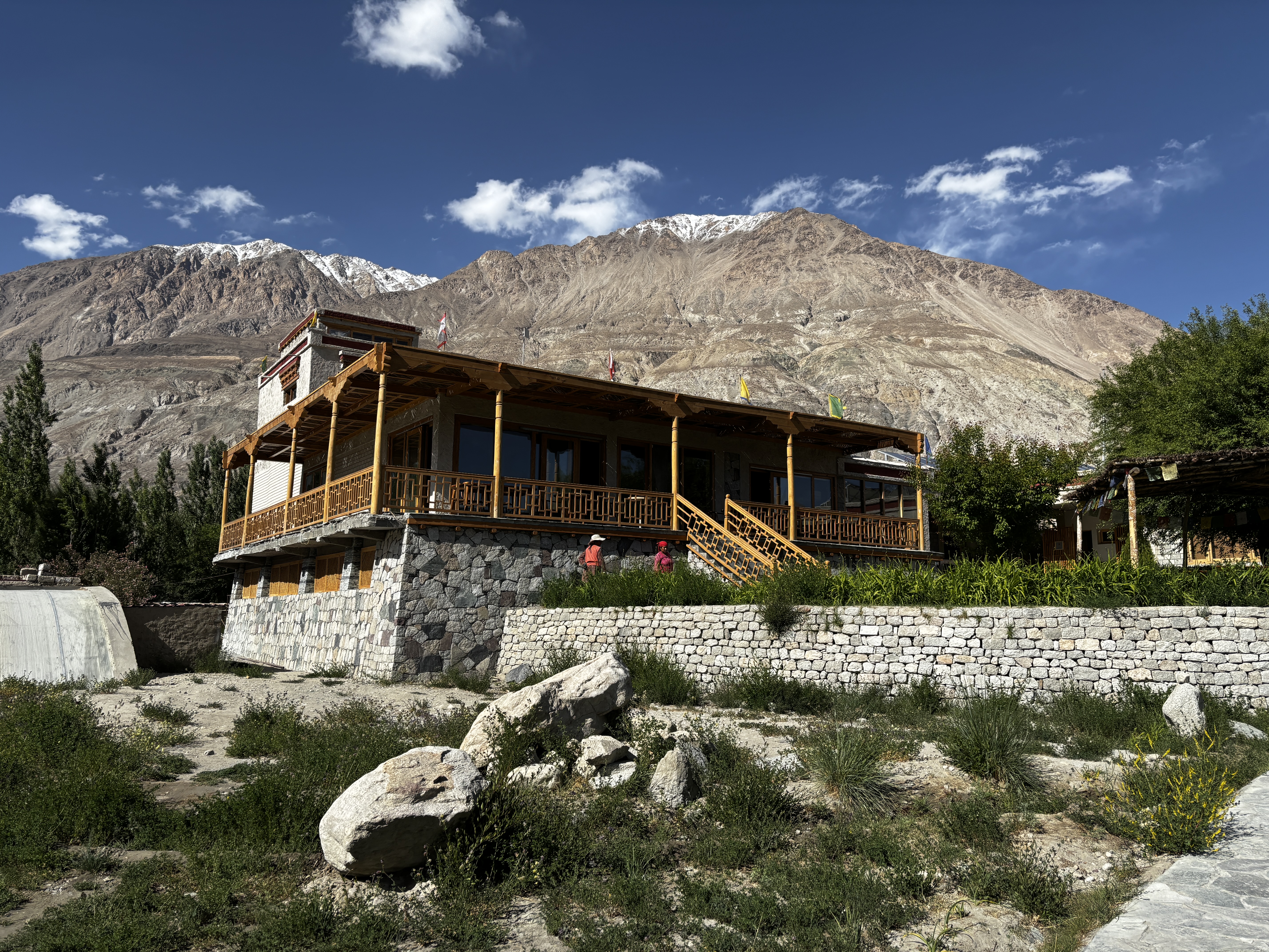 Beautiful sustainable property with mountain views