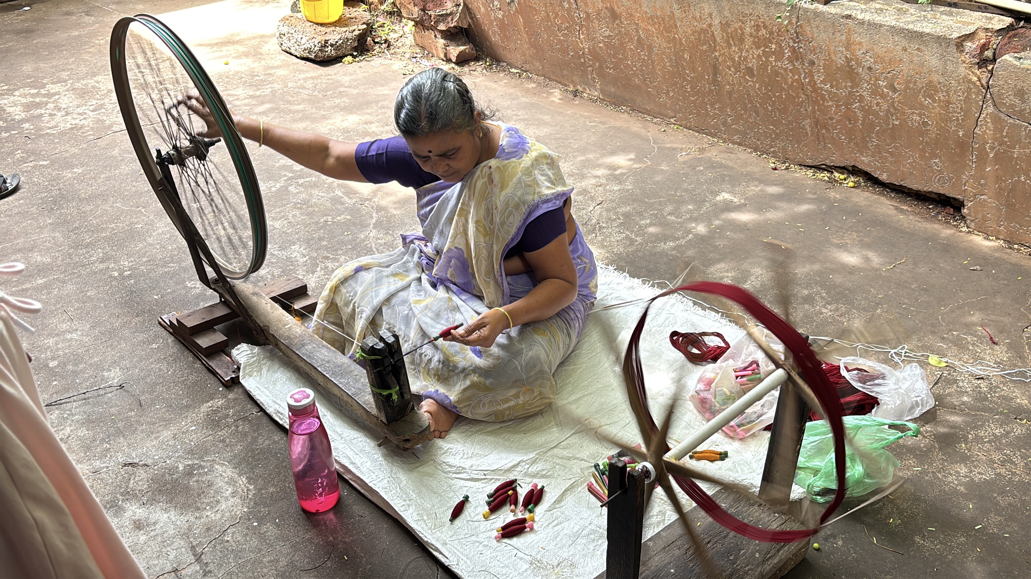 Spinning cotton reels for the weaving